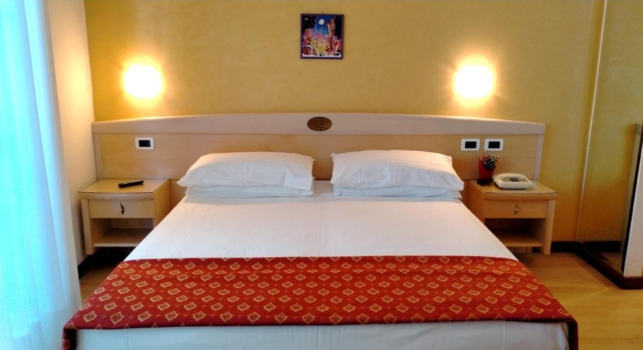 Hotel Helios リド・ディ・イエゾロ エクステリア 写真