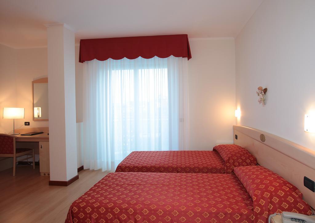 Hotel Helios リド・ディ・イエゾロ エクステリア 写真