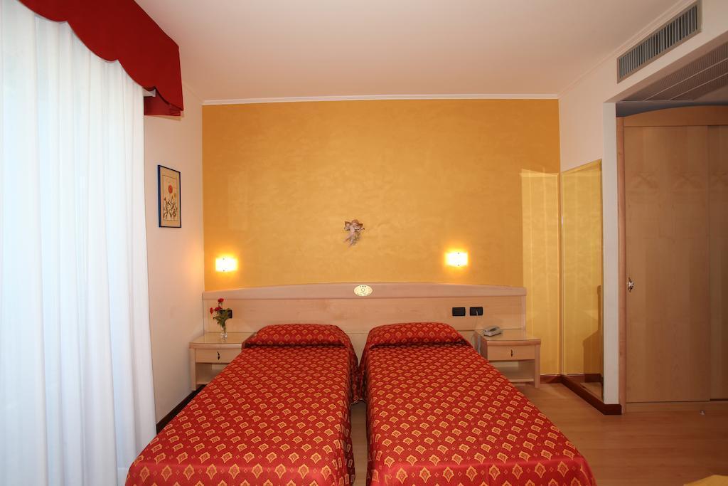 Hotel Helios リド・ディ・イエゾロ エクステリア 写真