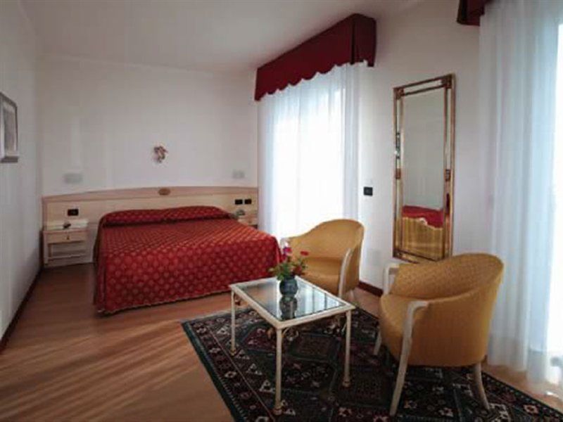 Hotel Helios リド・ディ・イエゾロ エクステリア 写真