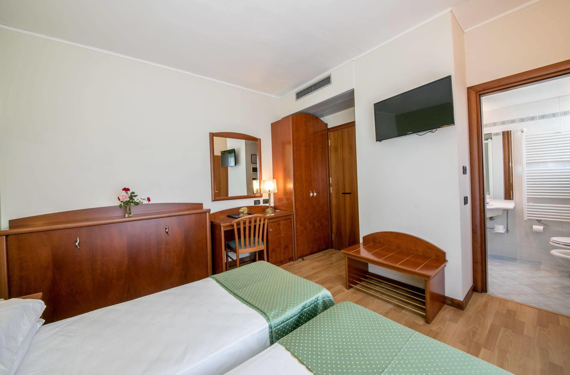 Hotel Helios リド・ディ・イエゾロ エクステリア 写真